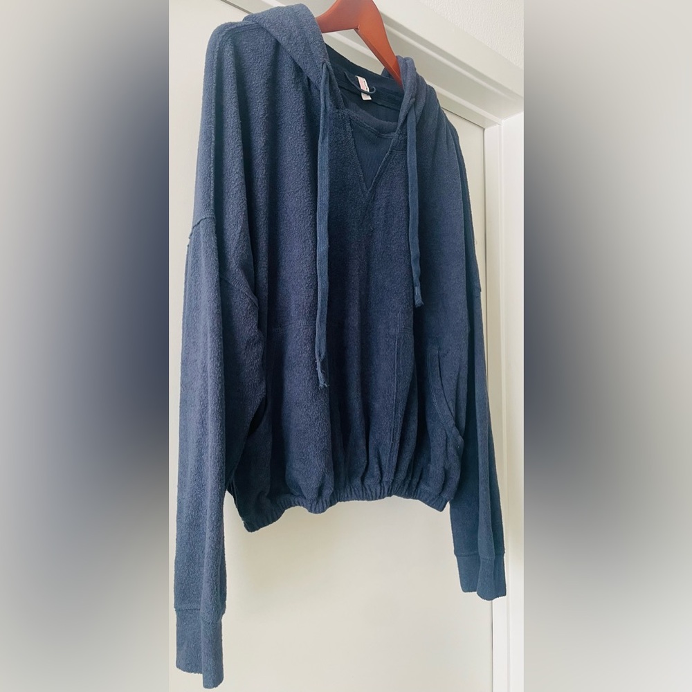 FREE PEOPLE MOVEMENT Navy Blue
Radiant Terry Hoodie & Pant Twin Set - Picture 7 of 16